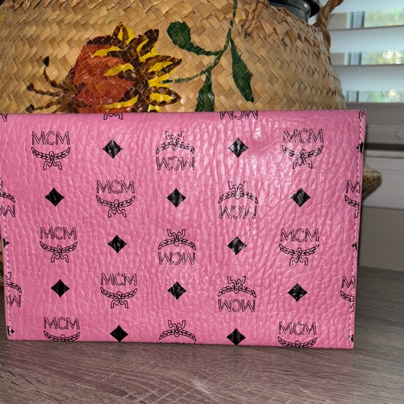 MCM Pink Logo Envelope/Clutch Brand New!! - Picture 3 of 4